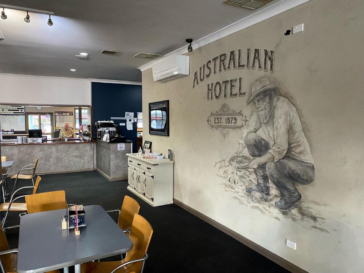Australian Hotel Young Kültér fotó